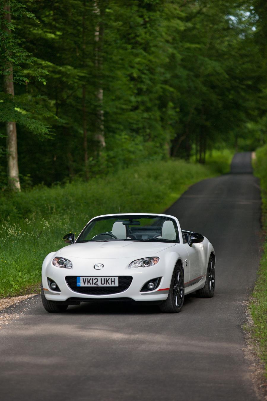  Mazda MX-5 Kuro 2012 года  (UK) (фото 33 из 54)